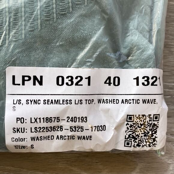 FABLETICS Sync Seamless Long-Sleeve  NWT IN PKG  COLOR ARTIC WAVE GREEN  SIZE S - Picture 4 of 5